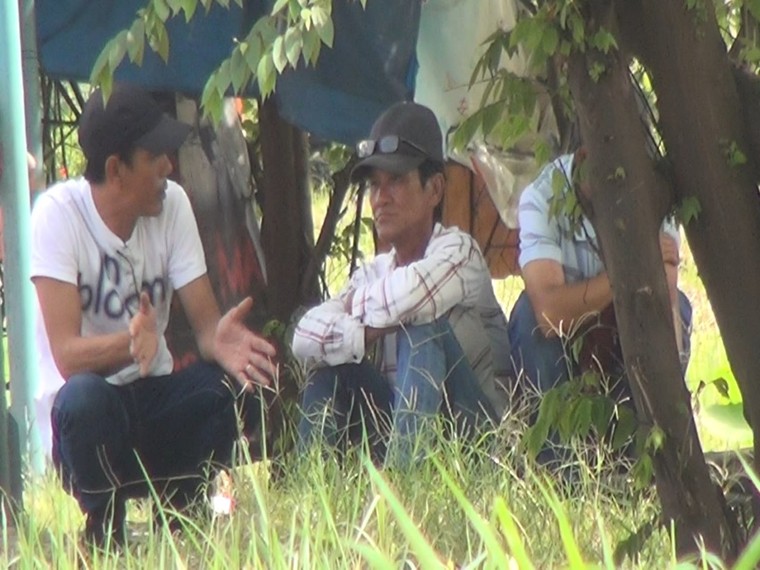 Cận cảnh trò lừa đảo của nhóm giang hồ dọc quốc lộ ảnh 2