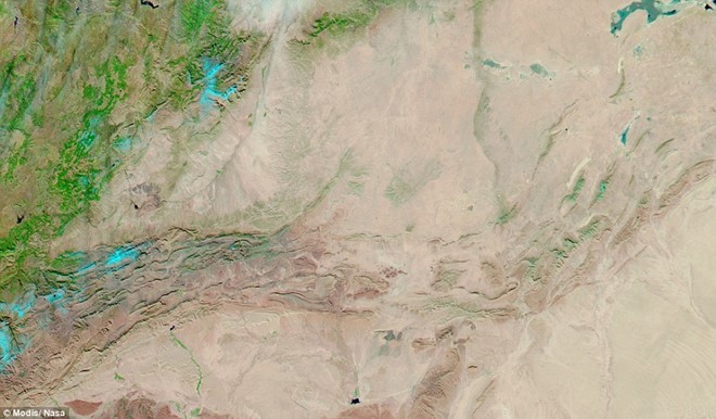 Tuyết rơi ở sa mạc Sahara nhìn từ vũ trụ ảnh 7