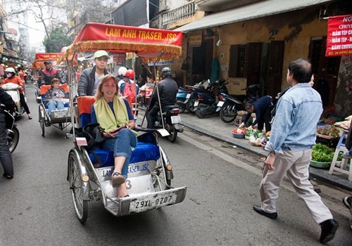 Sắm Tết ở 'chợ nhà giàu' giữa phố cổ Hà Nội ảnh 16