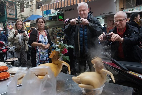 Sắm Tết ở 'chợ nhà giàu' giữa phố cổ Hà Nội ảnh 17