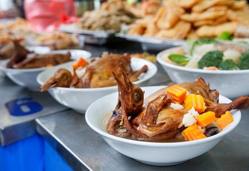 Sắm Tết ở 'chợ nhà giàu' giữa phố cổ Hà Nội ảnh 8