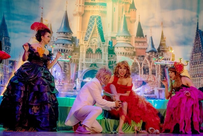 Trịnh Kim Chi đầu tư 200 triệu đồng dựng kịch Tết về Lọ Lem ảnh 1