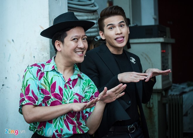 Trấn Thành được fan tổ chức sinh nhật trước show diễn ảnh 6
