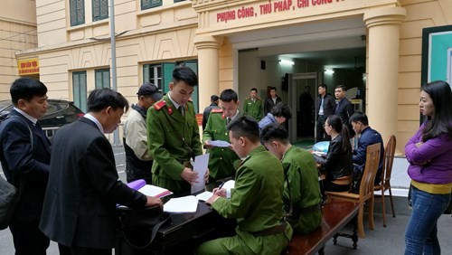 Hà Văn Thắm xuất hiện trước vành móng ngựa ảnh 4