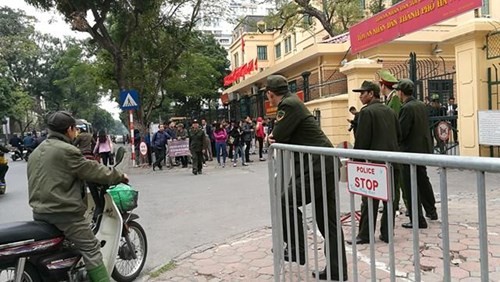 Hà Văn Thắm xuất hiện trước vành móng ngựa ảnh 6