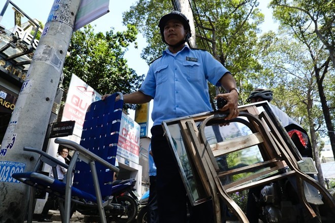 Người lấn chiếm vỉa hè bị phạt như thế nào? ảnh 1