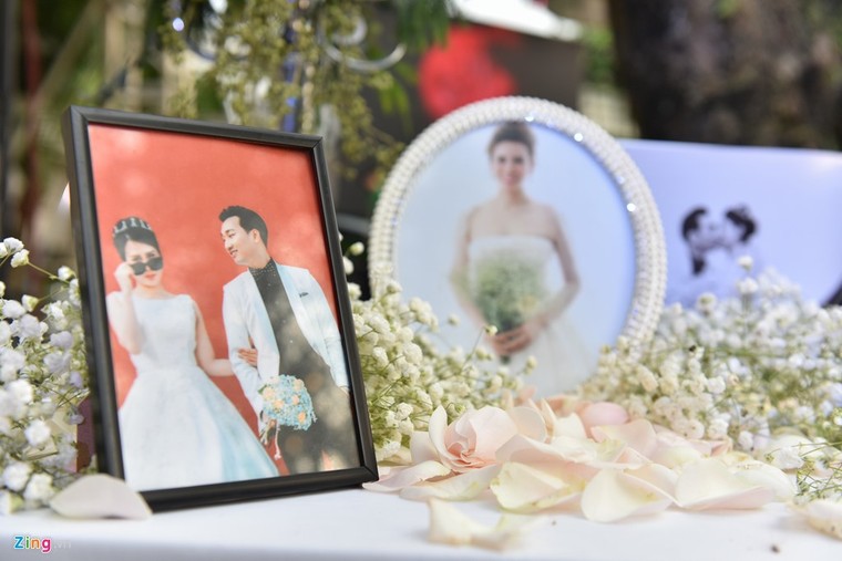 MC Thành Trung và vợ 9X ký hợp đồng, kê khai tài sản ở hôn lễ ảnh 2