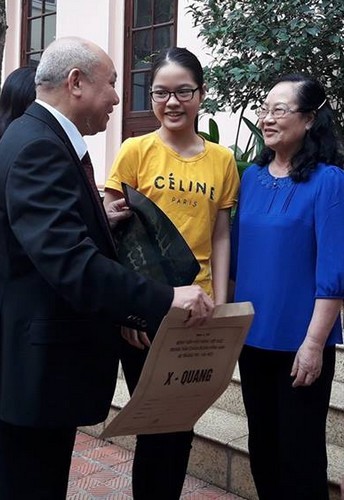 Robot phẫu thuật cột sống bệnh nhân chính xác gần 100% ảnh 1