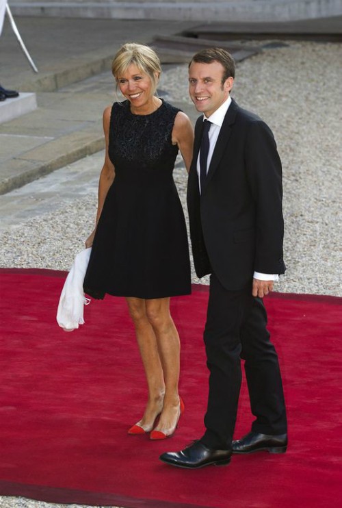 Tân Đệ nhất Phu nhân Pháp giữ vóc dáng ở tuổi U70 như thế nào ảnh 1