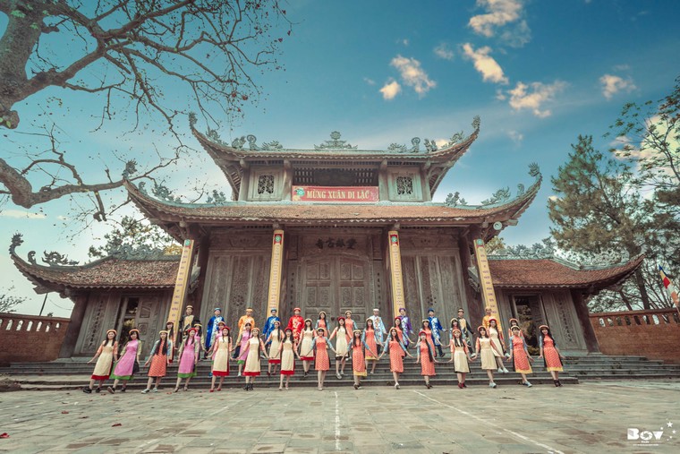 Bộ ảnh kỷ yếu thể hiện tình yêu quê hương đất nước ảnh 1