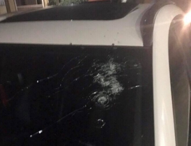 30 côn đồ chặn ôtô, rút súng truy sát như phim ảnh 1