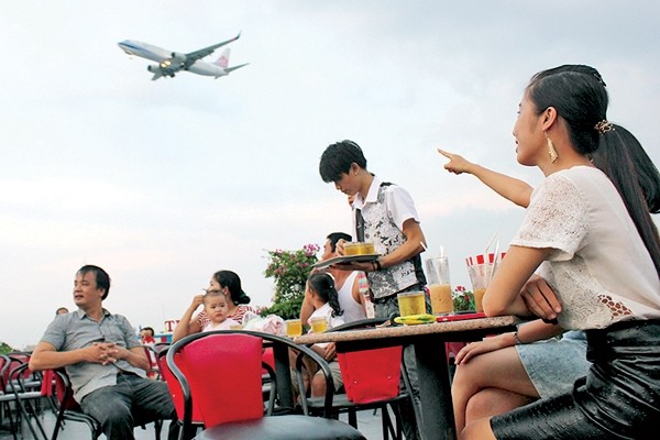 Sống dưới 'phễu bay' Tân Sơn Nhất ảnh 1