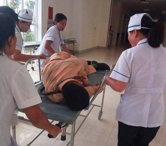 Nhân chứng kể vụ CSGT bị hất văng khi bám kính xe đầu kéo container ảnh 1