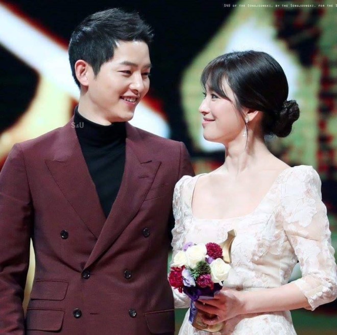 Song Joong Ki - Song Hye Kyo quyền lực ngang Bi Rain - Kim Tae Hee? ảnh 1