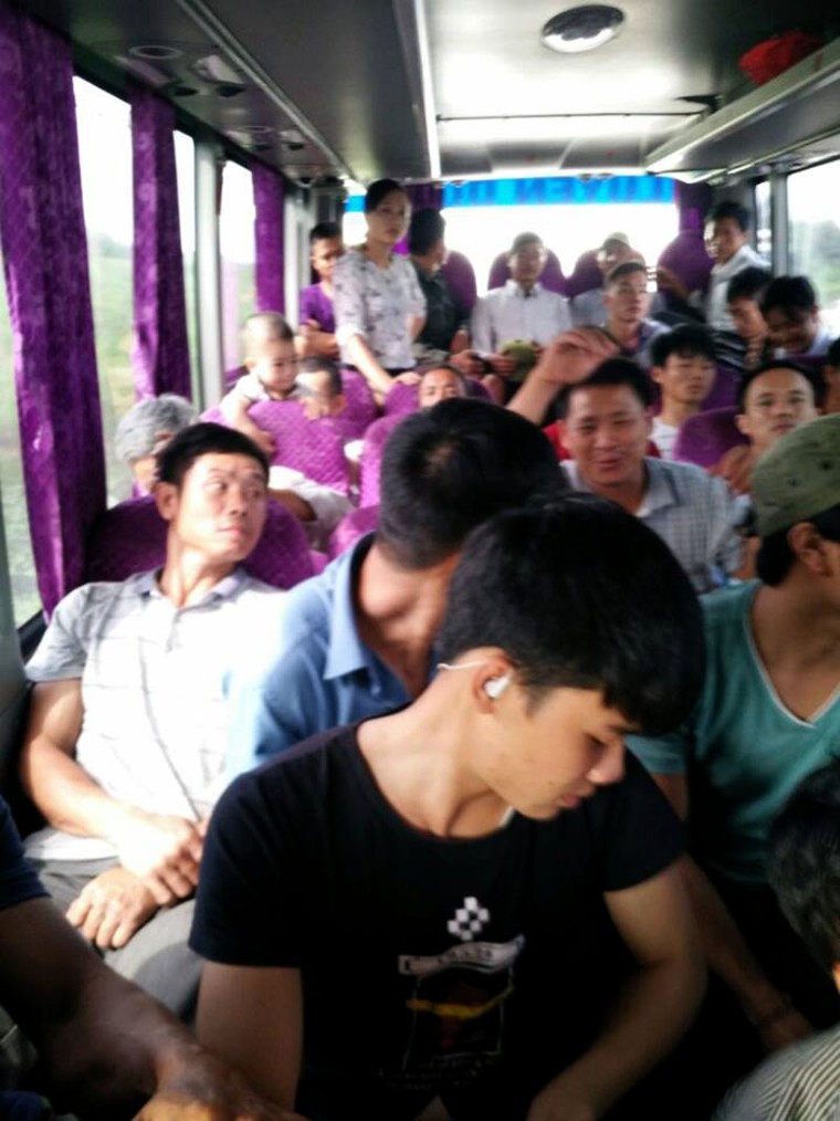 Kinh hoàng xe khách 29 chỗ 'nhồi' 58 khách ảnh 1