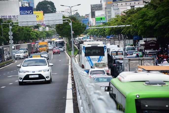 Giao thông hỗn loạn quanh sân bay Tân Sơn Nhất suốt 5 giờ ảnh 5