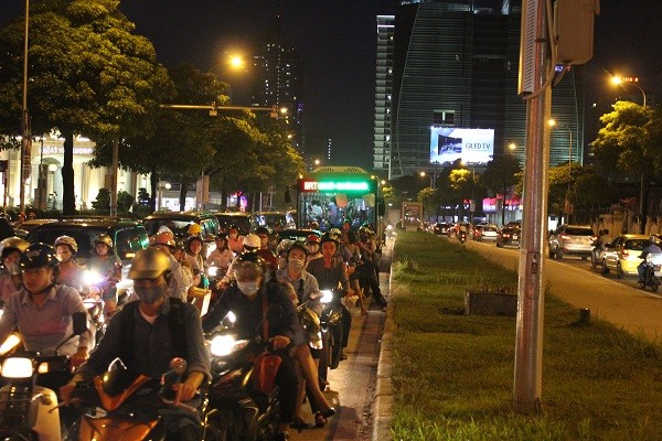 Vì sao buýt nhanh biến thành... buýt chậm? ảnh 1