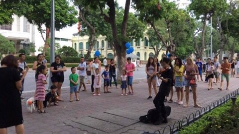 Chơi đàn ở phố đi bộ bị đòi giấy phép: Lãnh đạo quản lý nói gì? ảnh 2