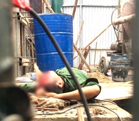 Nổ thùng phuy khiến 1 công nhân bị thương ở mặt ảnh 1