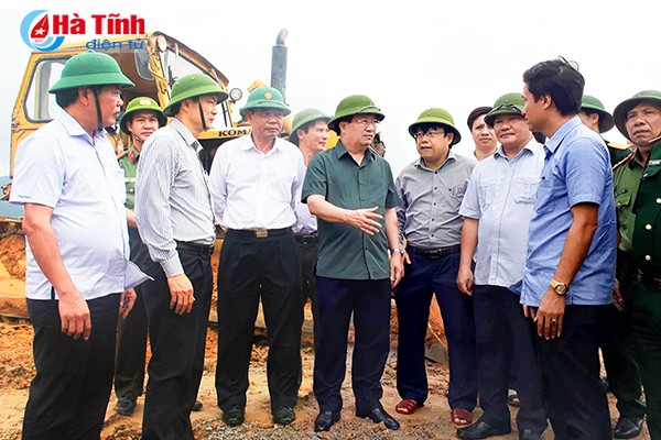Phó Thủ tướng Trịnh Đình Dũng đi khảo sát tình hình chống bão tại Nghệ An, Hà Tĩnh ảnh 2