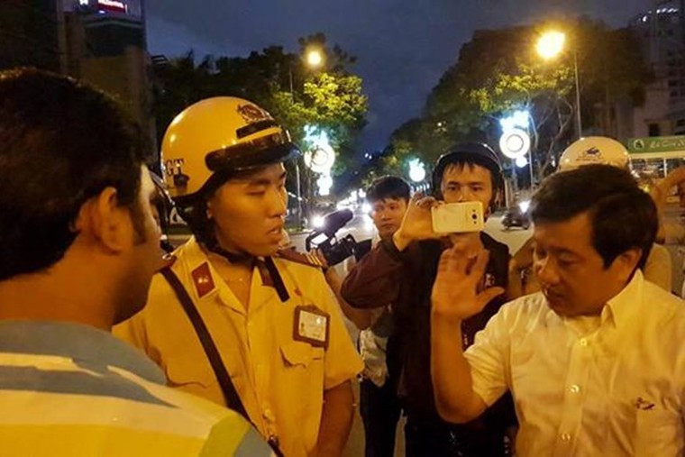 Ông Đoàn Ngọc Hải hỗ trợ du khách Ấn Độ bị cướp giật ảnh 2