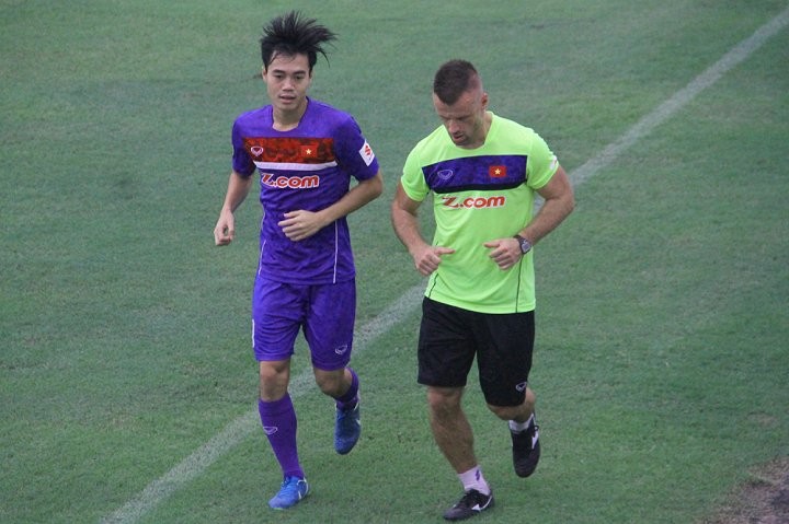 HLV Mai Đức Chung: Nên nhìn Campuchia bằng con mắt tôn trọng ảnh 1