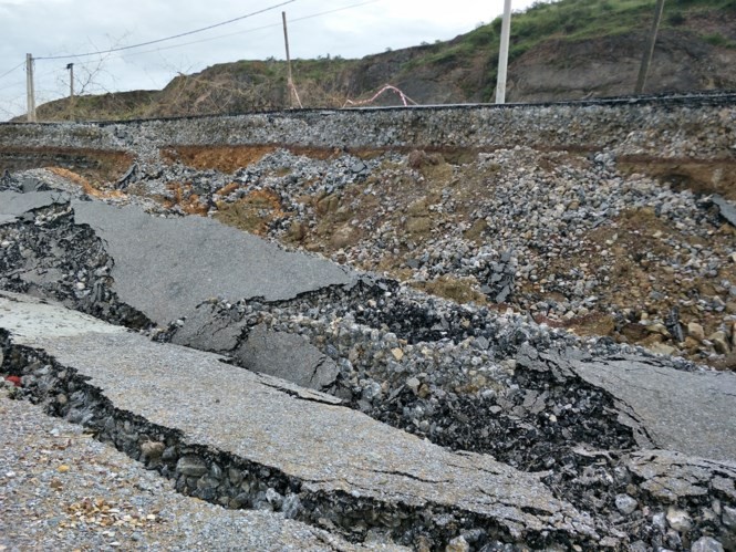 Nghệ An: Sụt lún đoạn đường hơn 60 tỷ đồng mới đưa vào sử dụng ảnh 1