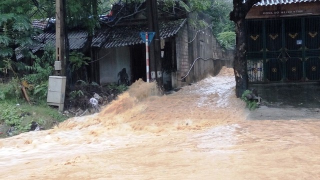 Hòa Bình: 10 người chết do mưa lũ, Quốc lộ 6 bị chia cắt ảnh 2