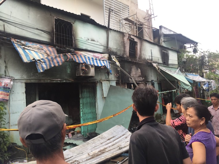 Hỏa hoạn bất ngờ khiến 2 bà cháu chìm trong biển lửa ảnh 1