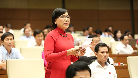 ĐBQH mang thuốc lá lậu vào nghị trường để làm bằng chứng ảnh 2