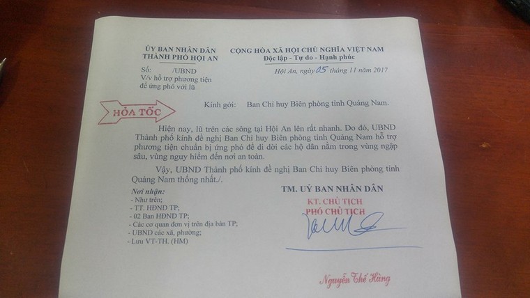 Ngập lụt nghiêm trọng, Hội An khẩn cấp di dời người dân và du khách ảnh 1