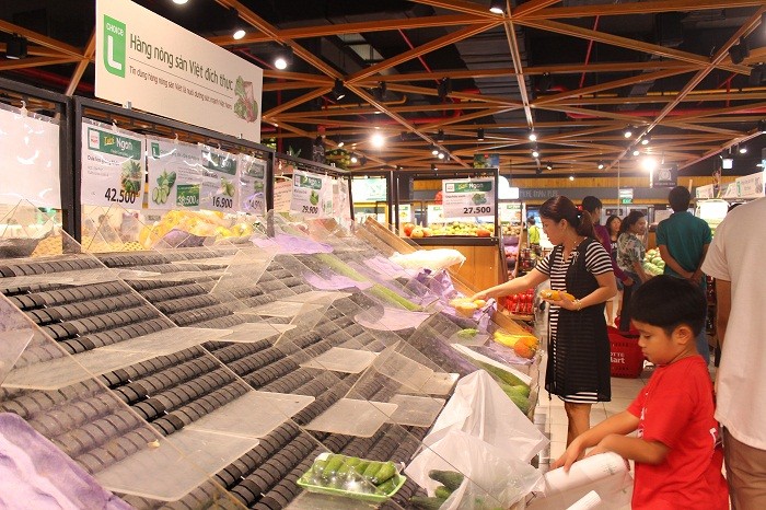 Khánh Hòa: Người dân đổ xô tích trữ thực phẩm trước bão số 14 ảnh 1