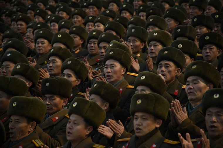 Triều Tiên bắn pháo hoa ăn mừng phóng thành công tên lửa ảnh 1