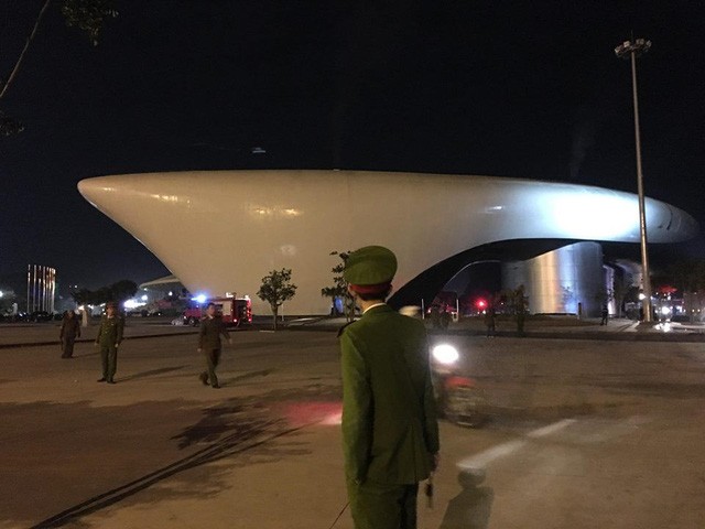 Quảng Ninh: Huy động hơn 100 người dập hỏa hoạn tại Cung hội chợ triển lãm ảnh 3