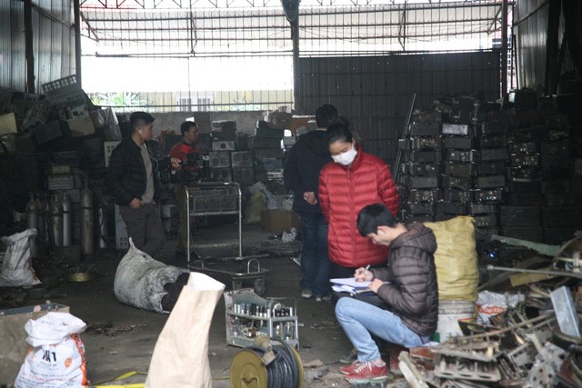 Cận cảnh kho phế liệu chứa đầu đạn và linh kiện tại Bắc Ninh ảnh 2