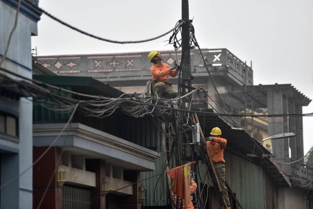 Người dân Quan Độ chưa hết bàng hoàng sau vụ nổ thảm khốc ảnh 4