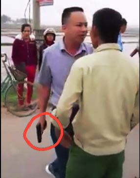 Có hơi men, tài xế xách súng dọa bắn người dân sau va chạm ảnh 1