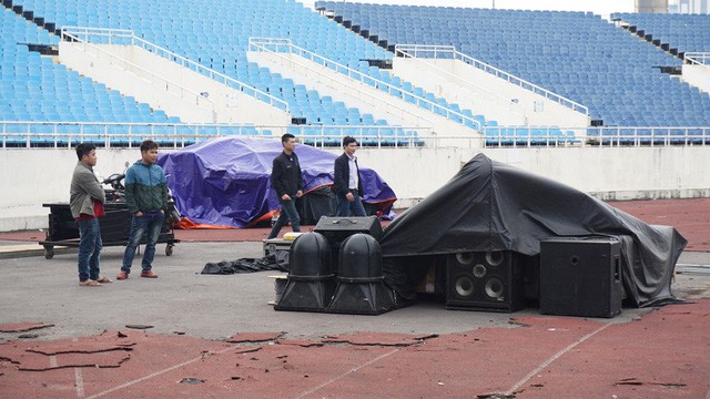 Hà Nội và TP HCM tất bật chuẩn bị màn hình phục vụ CĐV xem chung kết U23 châu Á ảnh 4