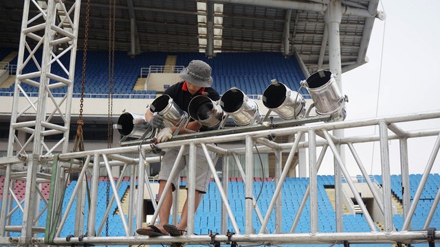 Hà Nội và TP HCM tất bật chuẩn bị màn hình phục vụ CĐV xem chung kết U23 châu Á ảnh 3