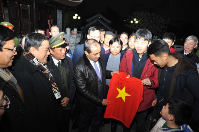 Tuyên Quang: Hàng nghìn người đổ ra đường đón Xuân Trường và Thành Chung về 'vinh quy bái tổ' ảnh 3