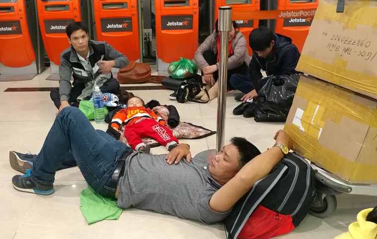 Các cửa ngõ ra vào Hà Nội và TP HCM 'thất thủ' ảnh 11