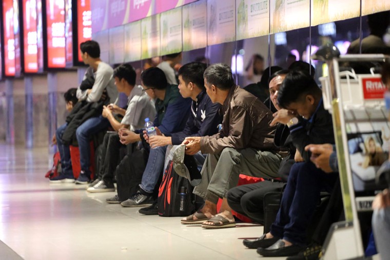 Các cửa ngõ ra vào Hà Nội và TP HCM 'thất thủ' ảnh 12