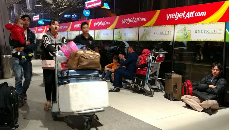 Các cửa ngõ ra vào Hà Nội và TP HCM 'thất thủ' ảnh 8