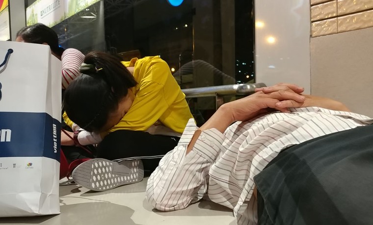 Các cửa ngõ ra vào Hà Nội và TP HCM 'thất thủ' ảnh 10