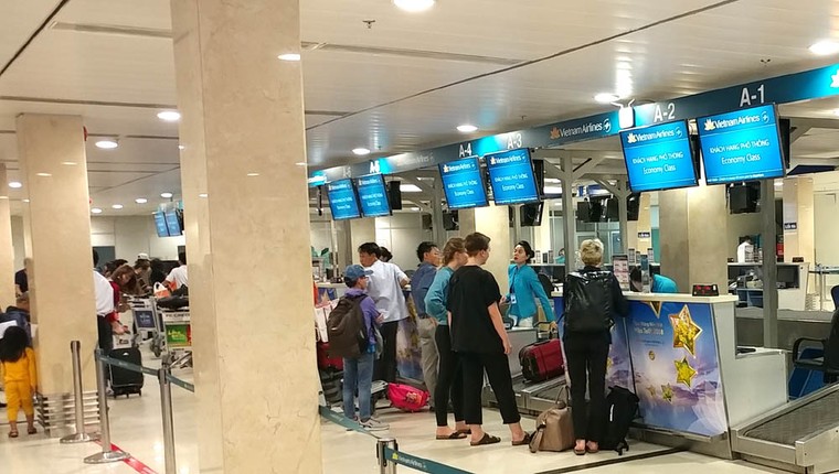 Các cửa ngõ ra vào Hà Nội và TP HCM 'thất thủ' ảnh 13