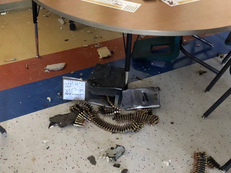 Trực thăng Mỹ làm rơi một thùng đạn xuống lớp học tại Texas ảnh 1