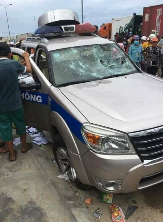 Đám đông quá khích đập phá trụ sở UBND tỉnh Bình Thuận ảnh 4