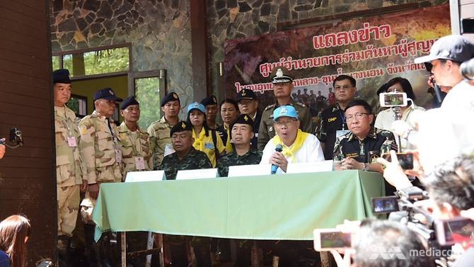 Lắp thang máy từ trần hang để giải cứu đội bóng nhí Thái Lan? ảnh 1