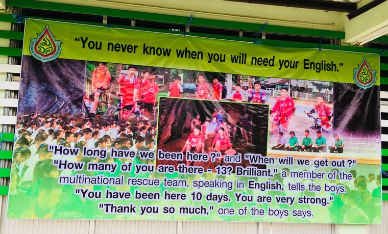 Các giáo viên và học sinh đã sẵn sàng đón 6 cậu bé trở về từ hang động ảnh 1