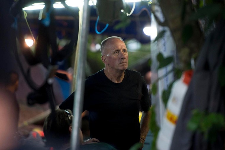 Elon Musk xin lỗi vì gọi thợ lặn tham gia giải cứu đội bóng Thái Lan là 'kẻ ấu dâm' ảnh 1